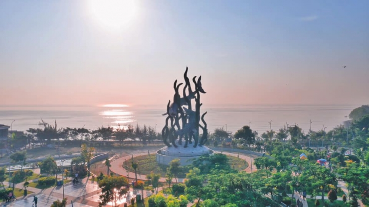 Patung Suro dan Boyo di Taman Suroboyo pesisir utara Surabaya/Dok. facebook Bangga Surabaya