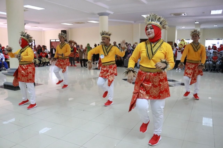 Warna warni Keceriaan Senam Tobelo di PSBI BD 2 Warna warni Keceriaan Senam Tobelo di PSBI BD 2