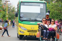 Bus Trans Jogja adalah satu-satunya kendaraan bermesin yang boleh melintas saat 