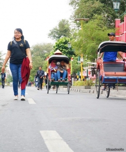 Bisa Jalan Beriringan dengan Becak itu sesuatu yaaa (Dok. Vika K.))