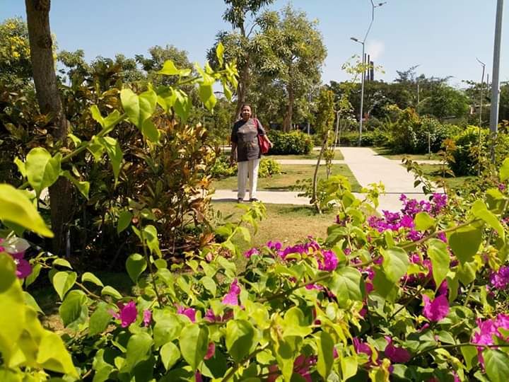 Foto Ibu di Taman Suroboyo. Photo by Ari