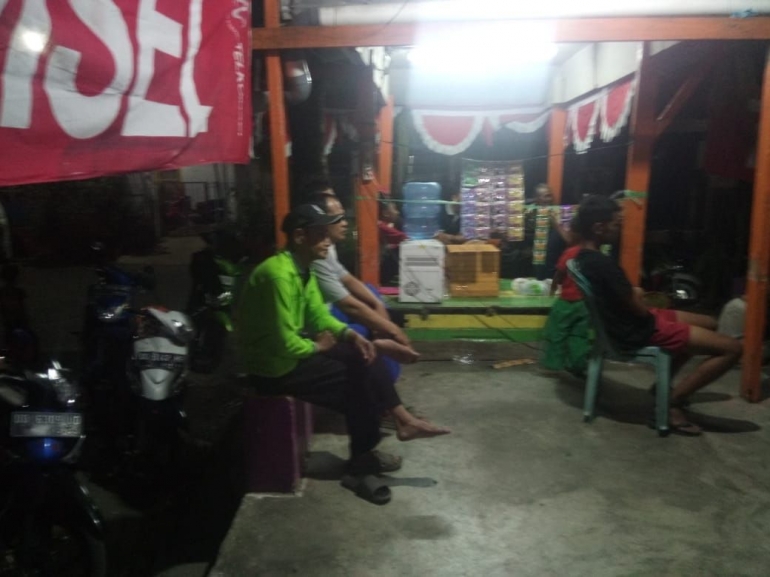Baju hijau Ketua Rt. 05 (dok.Subhan)