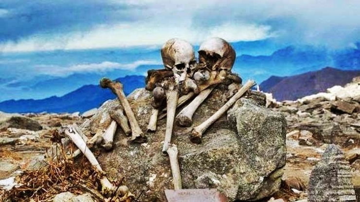 Keberadaan tulang belulang manusia di Roopkund Lake masih menarik untuk diteliti (doc.DKODING/ed.Wahyuni)