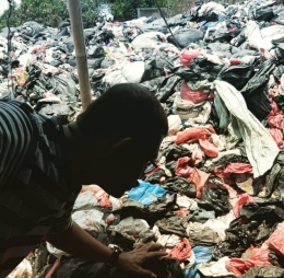 Ilustrasi: Penulis dan sampah TPA Bantargebang Kota Bekasi. Sumber: Dokpri