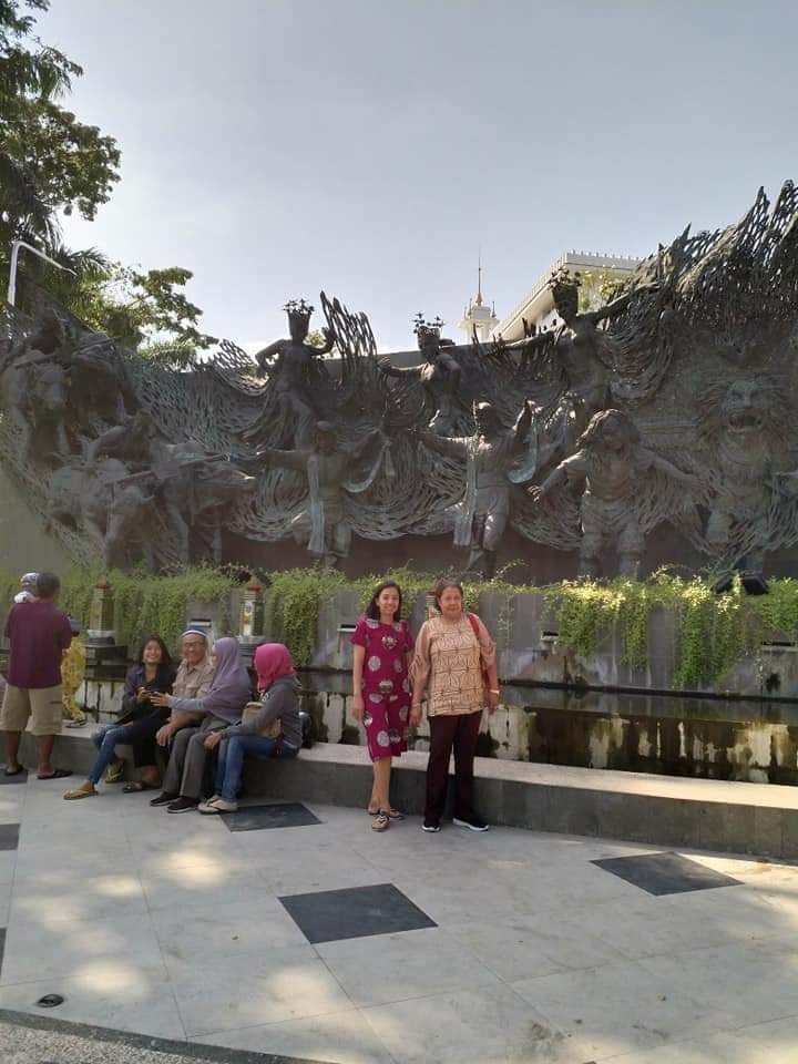 Tugu penanda Titik Nol di Surabaya. Dokumen Pribadi