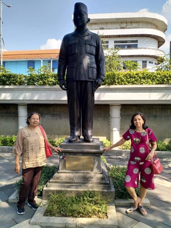 Patung Gubernur Suryo. Dokumwn Pribadi