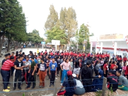 Gambar : Pembinaan Anggota baru Paskibras SMA Negeri 2 Kabanjahe, Jumat ( 30/08/2019 ) pukul 18.00 WIB.(LAW)