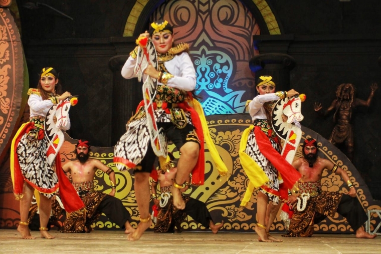 Jathilan, penampilan universitas Brawijaya Malang
