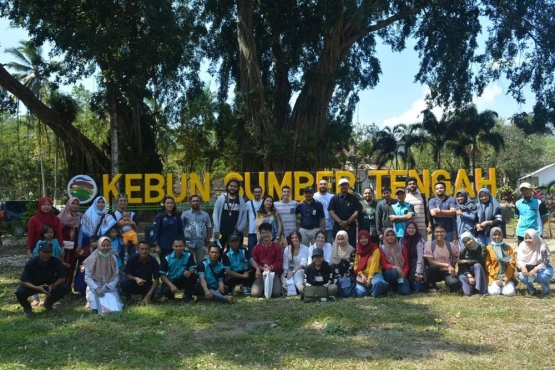 Bersama Rombongan Peserta dan Jajaran Staf PTPN XII Kebun Sumber Tengah (dok. pribadi)