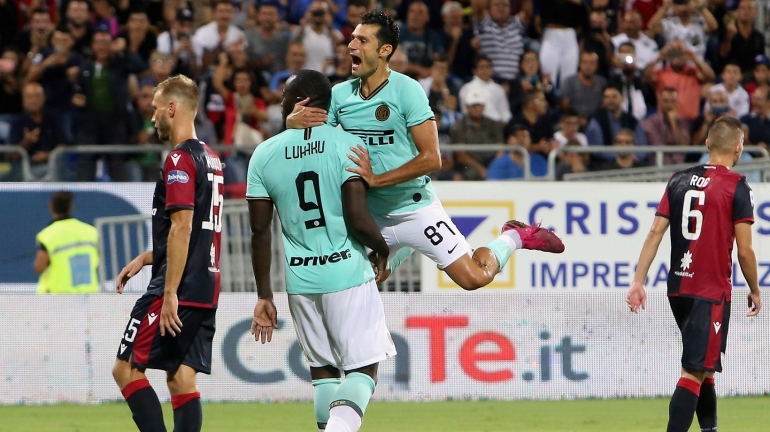 Romelu Lukaku mencetak gol penentu kemenangan Inter Milan saat berhadapan dengan Cagliari pada pekan ke-2 Serie A, di Sardegna Arena, 1 September, Laga berakhir dengan skor 2-1 untuk Inter. (ENRICO LOCCI / GETTY IMAGES EUROPE / GETTY IMAGES/AFP)