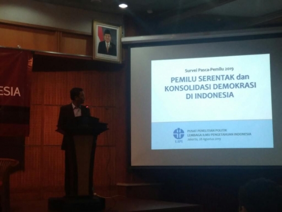 Wawan Ichwanuddin Koordinator Tim Peneliti Sedang Memaparkan Hasil Survey. Dok. Pribadi