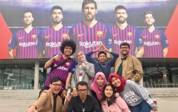 Di depan Stadion Camp Nou