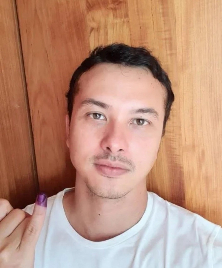 Salfie perdana Nicholas Saputra saat Pemilu 2019 - Foto instagram @nicholassaputra