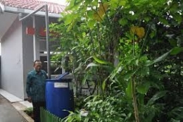 Penampungan air hujan dengan tandon khusus untuk pengguna air PAM atau WTP. Foto merupakan milik Omonganem.com.