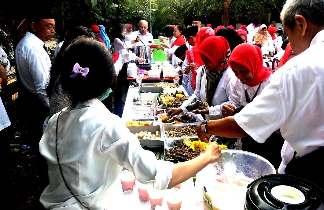 warga selepas upacara 17 Agustus- dokumentasi pribadi