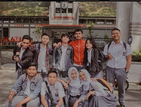 Nabila dan rekan SMANSA Bandung, SMA Negeri 1 Bandung.