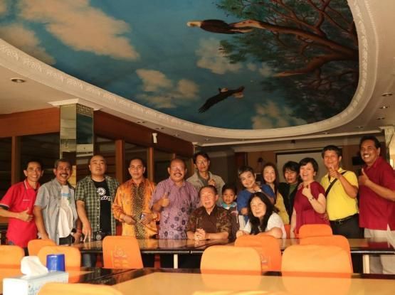 Acara Makan Siang Bersama Pak Tjiptadinata, Jakarta,15 Jan 2019, di Jakarta. Kiri Merah Penulis. Kanan Merah Mas Thamrin Sonata.Foto Dok J.Krisnomo
