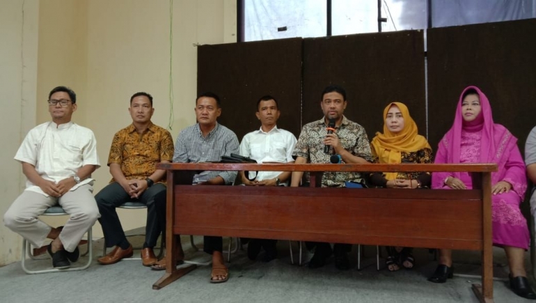 KSPI melakukan konferensi pers di LBH Jakarta untuk menolak kenaikan iuran BPJS Kesehatan. Foto: Media Perdjoeangan