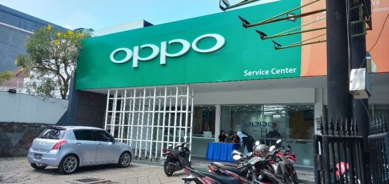 Gerai OPPO Service Center jl Sulawesi Gubeng, tempat berlangsungnya acara. Dokpri