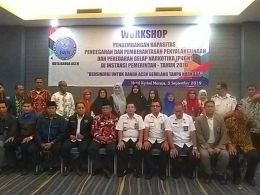 Peserta Workshop Narkoba berfoto Bersama Walikota Banda Aceh Aminullah Usman dan Kepala BNN Provinsi Aceh Brigjen Pol. Drs Faisal Abdul Naser MH /dokpri