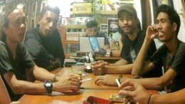 foto: kedai kopi tampa dudu Unsrat: Aku, Kawan Ari, kawan-kawan mapala