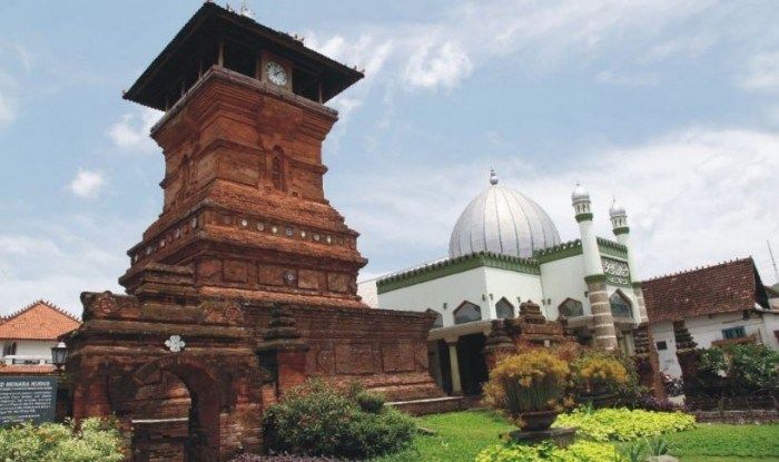 Kesultanan Demak (https://salamadian.com/kesultanan-kerajaan-demak/)