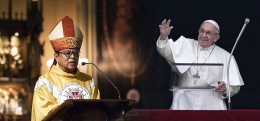 Monsinyur Suharyo dan Paus Fransiskus. Sumber: bmvkatedralbogor.org