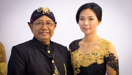 Livi Zheng dan Pak Rijanto (bupati Blitar). | Poskotanews.com