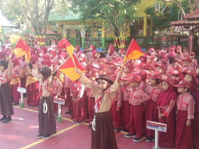 Penampilan Eskul SDN 5 Lembang Cina Bantaeng berupa Kelompok Pramuka.