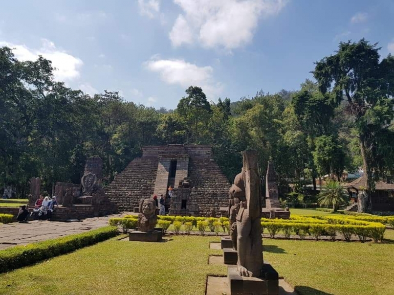 Candi Sukuh (Foto : Dokumentasi Pribadi)