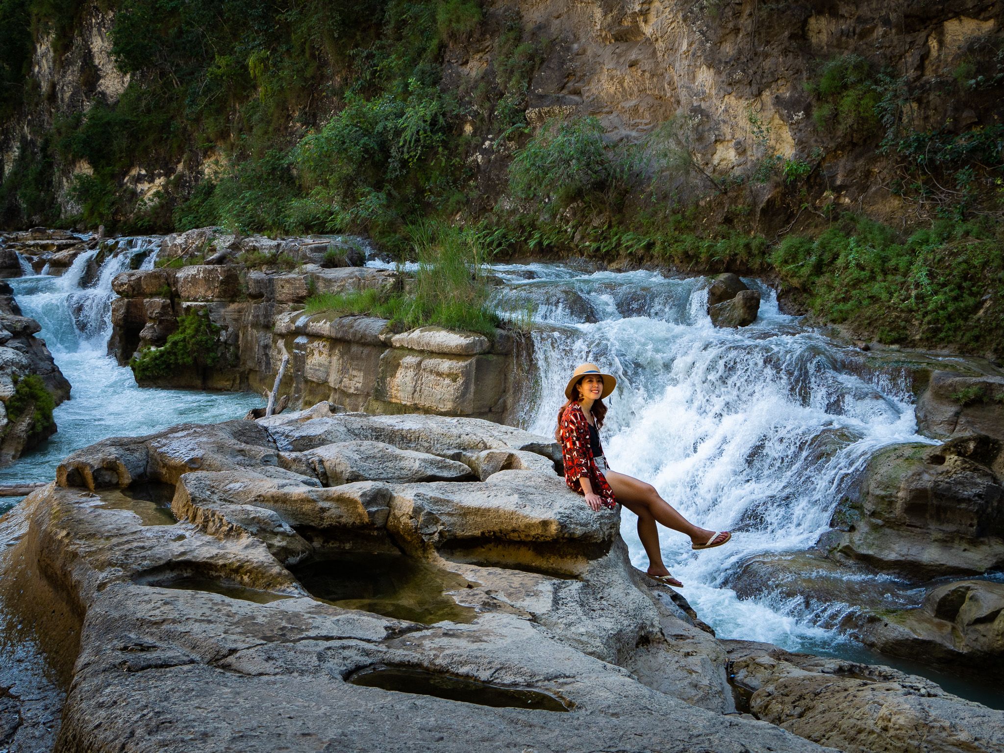 Melepas Lelah Setelah Trekking di Air Terjun Tanggedu. Sumber: Dok. Pribadi
