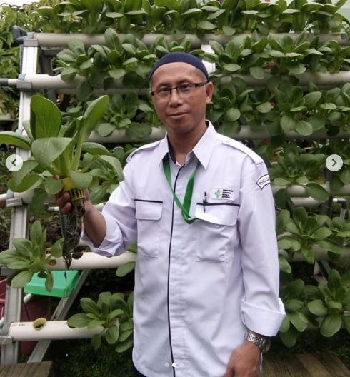 Deskripsi : Berkebun dengan Hidroponik menjadi salah-satu prngrtahuan yang diberikan di RSKO Jakarta I Sumber Foto : dokpri RSKO