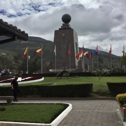 Monumen Khatulistiwa di Ciudad Mitad del Mundo, Quito. Dokpri