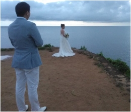 Pose pre-wedding di pantai pasti bikin kalian baper (Sumber: dokumen pribadi)