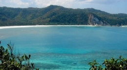Selayang pandang Pantai Surga yang ada di Nusa Tenggara Barat (Dok. Totalsurfcamp)