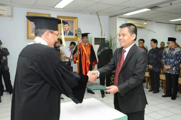 Sekjen MPR Dr. Ma'ruf Cahyono SH MH meraih Gelar Doktor di Universitas Jaya Baya