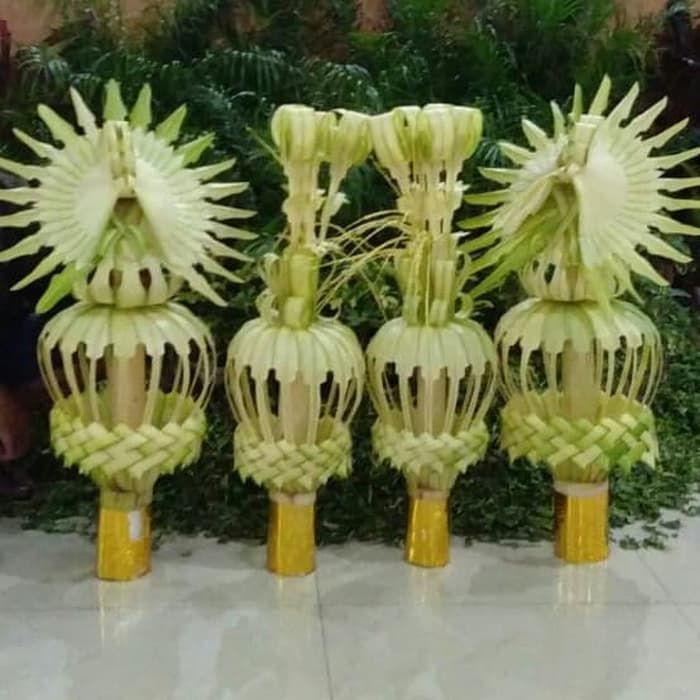 Mengapa Janur Kuning Sering Ditemui dalam Tradisi Jawa Mengapa Janur Kuning Sering Ditemui dalam Tradisi Jawa