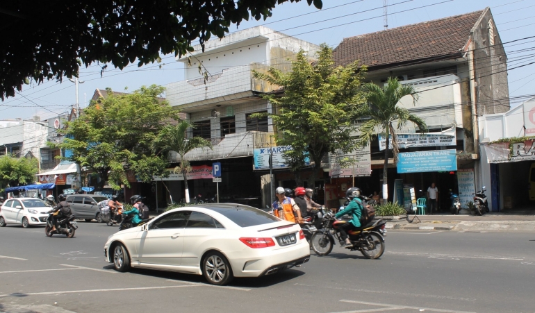 Pri mengatur mobil (foto:ko in)