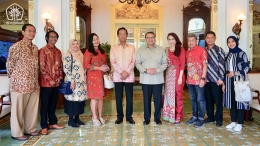 Gubernur DIY Sri Sultan Hamengkubuwono X berfoto bersama BPP PERHUMAS, BPC PERHUMAS Yogyakarta dan PERHUMAS Muda Yogyakarta. Dok PERHUMAS