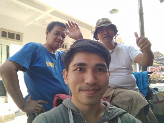 Saya bersama Bapak Choiri (memakai kaos warna biru) dan Bapak Supeno. Sumber: penulis