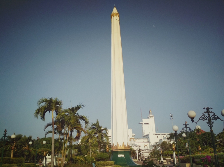 Tugu Pahlawan - Surabaya. Sumber: dokumentasi penulis.