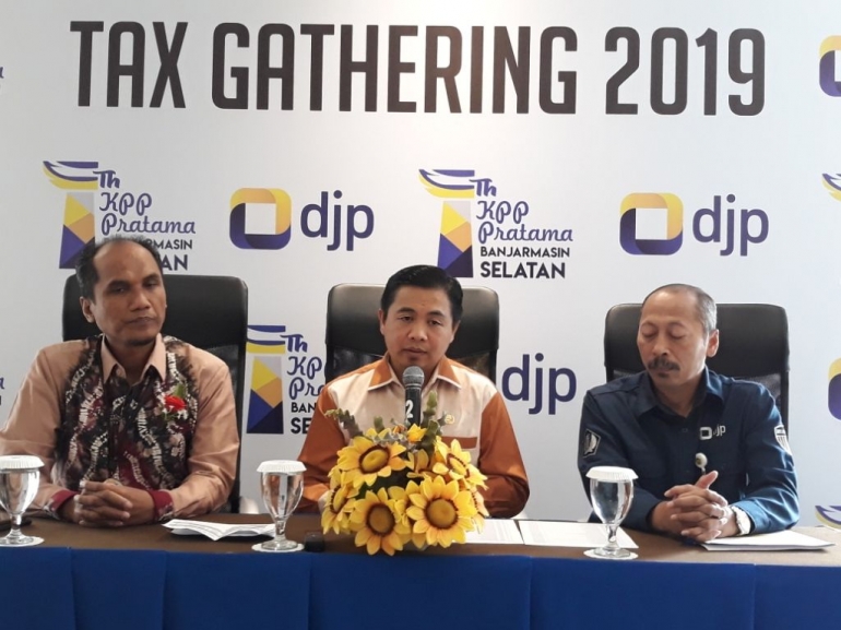 Walikota Banjarmasin - Ibnu Sina, saat memberikan keterangan pada acara Tax Gathering 2019 di salah satu hotel berbintang di Banjarmasin (16/09) | dokpri
