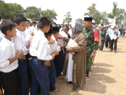 Sosialisasi pada masyarakat pasca sholat istisqa untuk turut berperan cegah Karhutla | Dokumen Pribadi