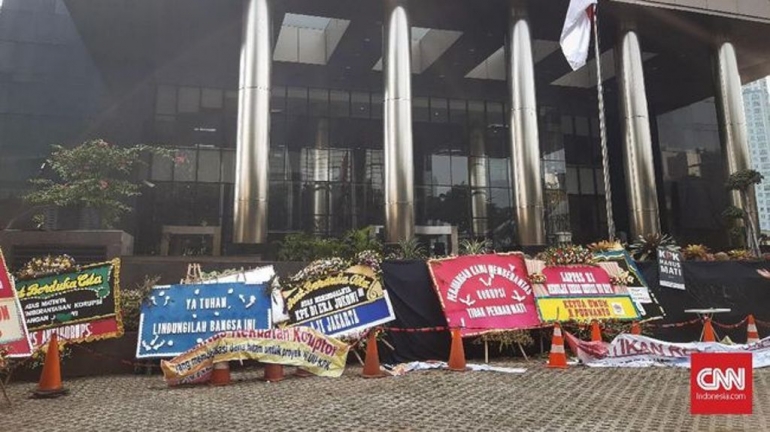 Suasana gedung KPK usai Firli terpilih jadi ketua. Sumber : CNN Indonesia/Aini Putri Wulandari