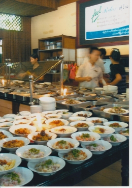 Restoran siap saji di Myanmar. Sumber: Dokpri