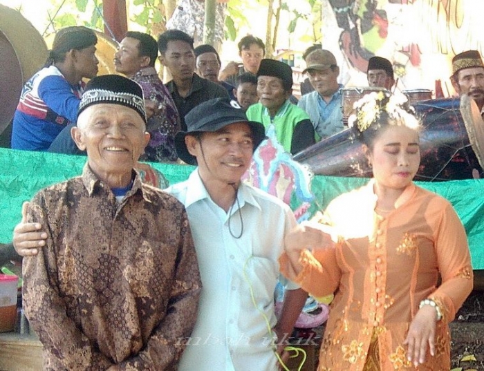 Aku sendiri kok lirak-lirik. Ga boleh protes. Dokpri