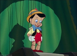 karakter Pinokio dalam film "Pinocchio" dari Walt Disney, 1940 (sumber gambar: disneyscreencaps.com melalui wikipedia.org)