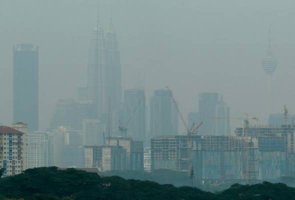 kabut asap di Kuala Lumpur // foto: astroawani.com 