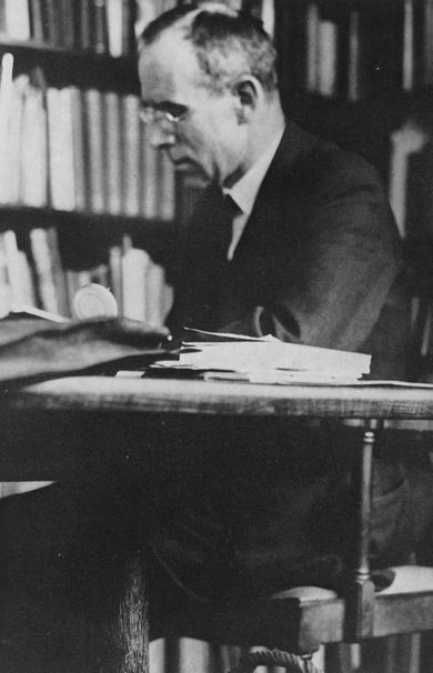 Stanley Morison (Sumber: Cambridge University Library)