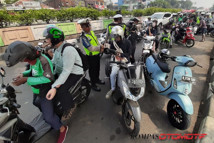 Ratusan kendaraan kena tilang Operasi Patuh Jaya 2019 di Pasar Minggu, Jakarta Selatan|Sumber: otomotif.kompas.com